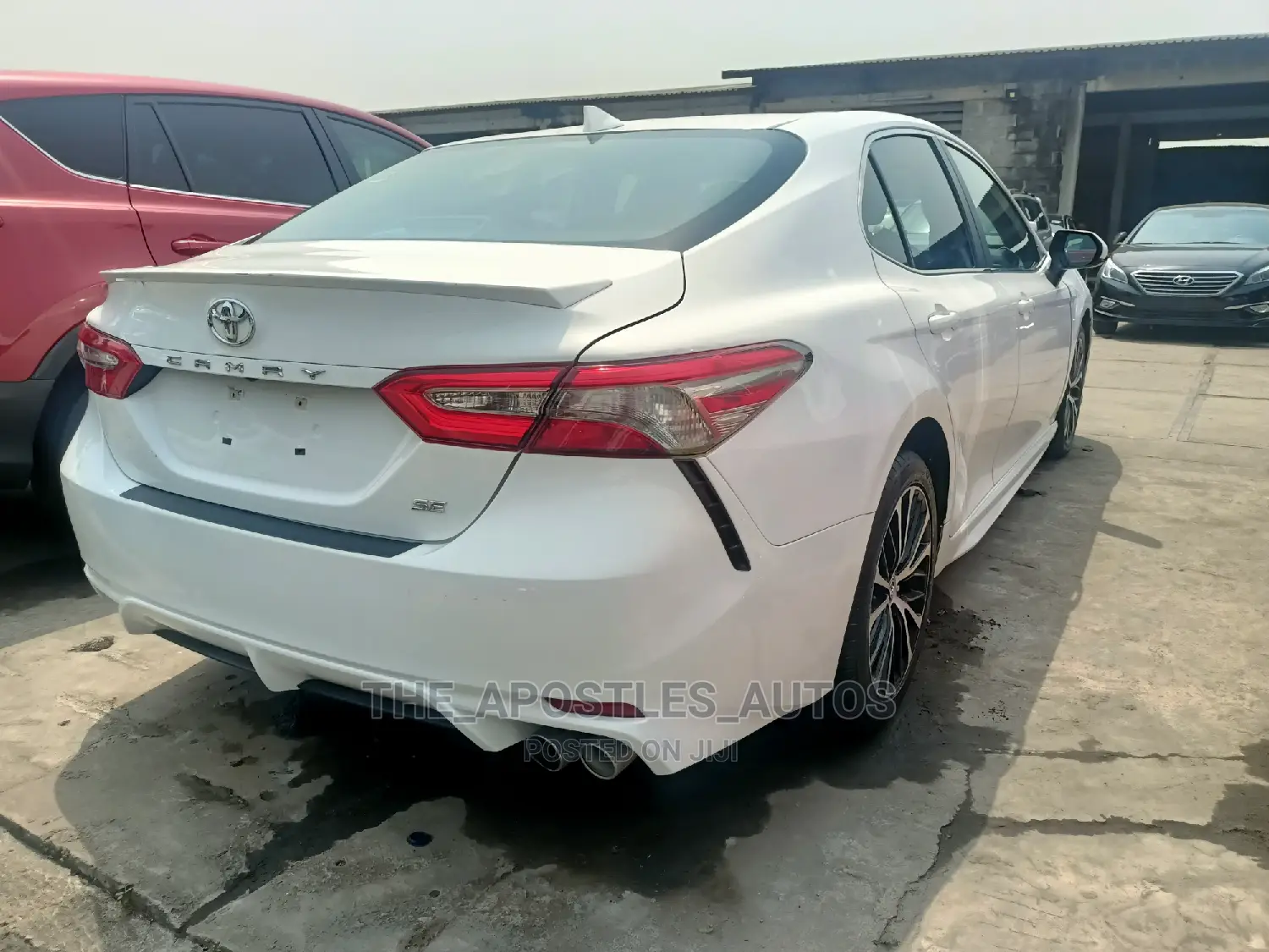 Toyota Camry SE (2.5L 4cyl 8A) 2019 White