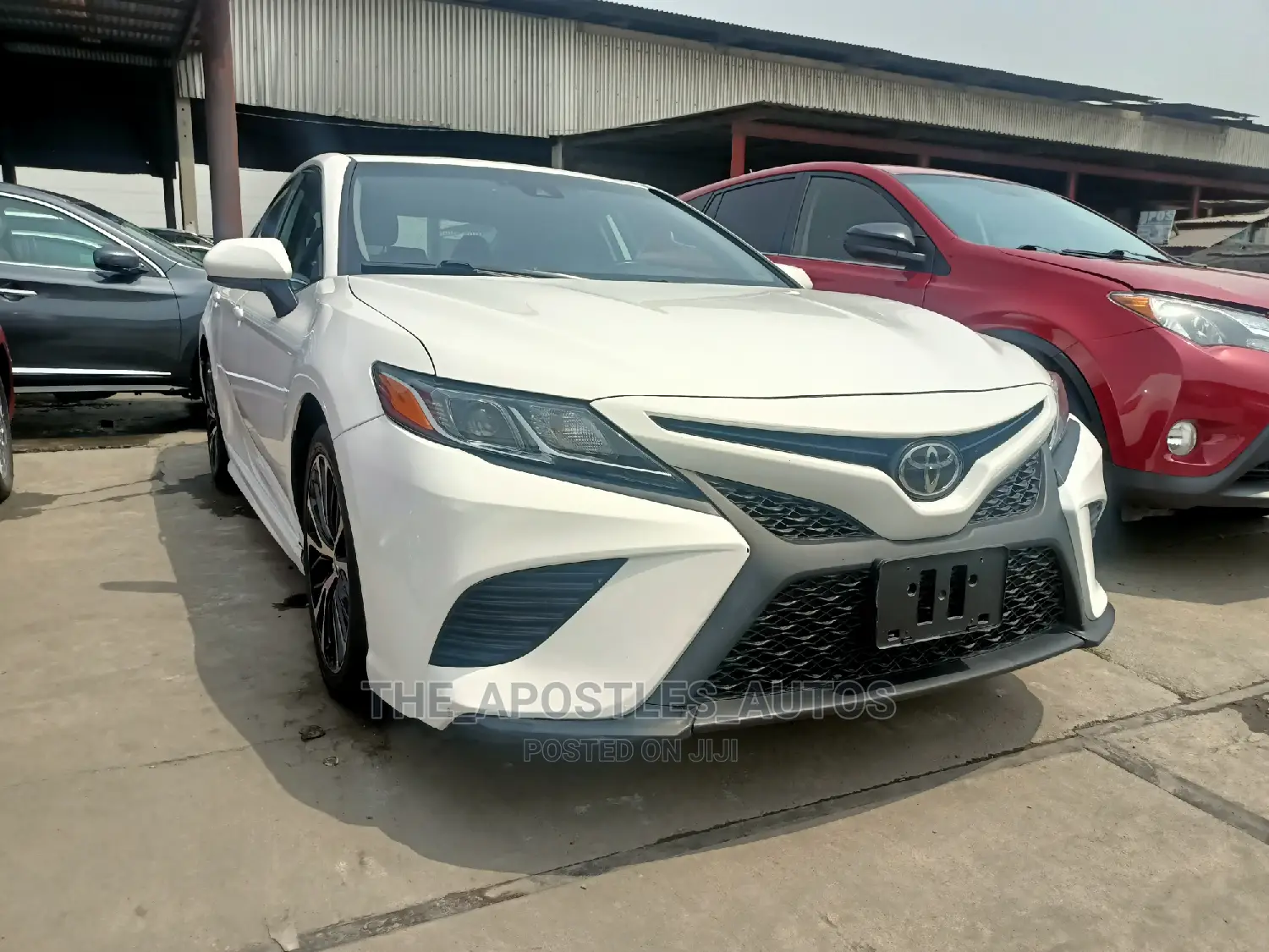 Toyota Camry SE (2.5L 4cyl 8A) 2019 White