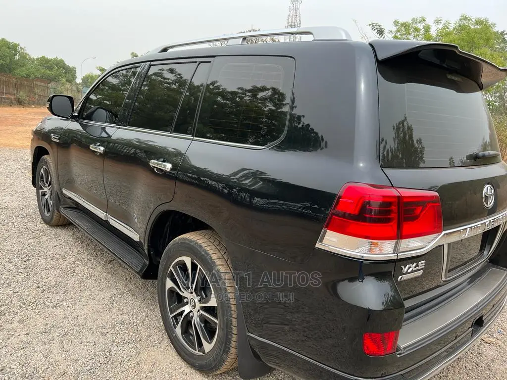 Toyota Land Cruiser 4.5 V8 VXR 2021 Black