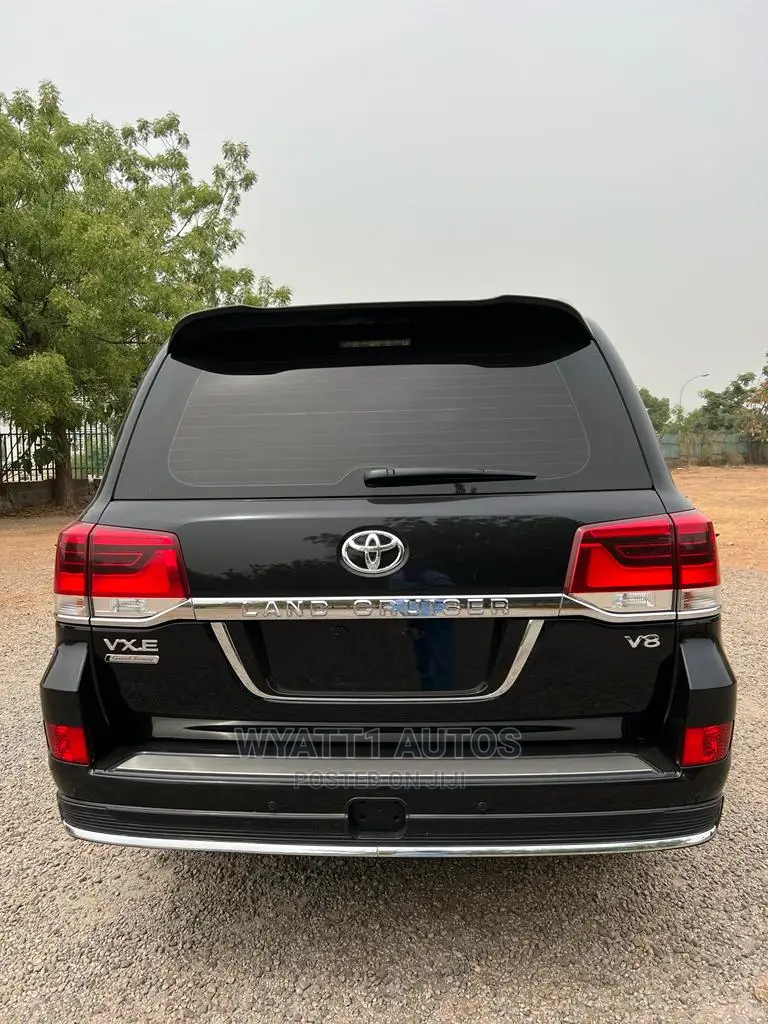 Toyota Land Cruiser 4.5 V8 VXR 2021 Black