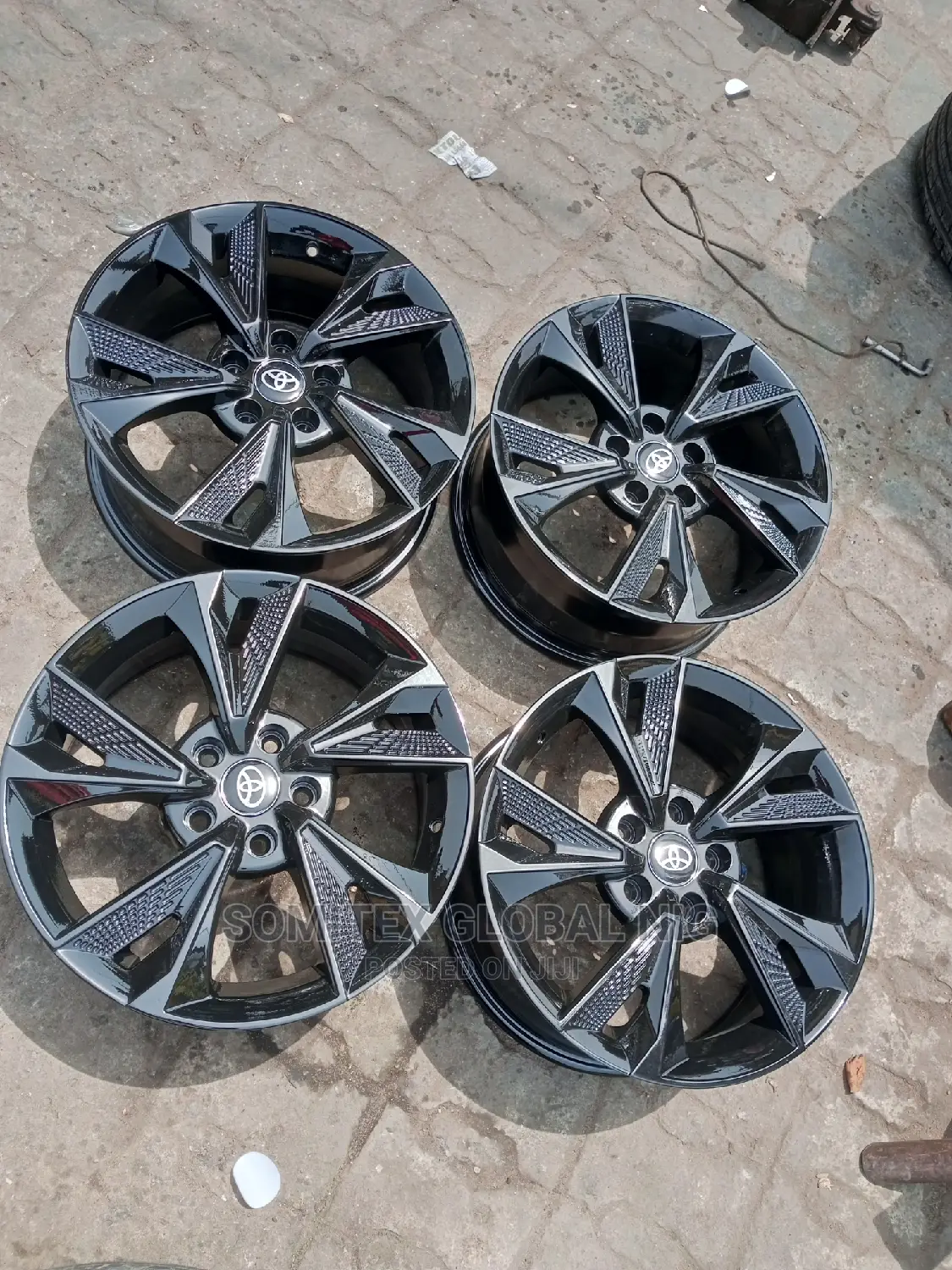 17inch Alloyed Rim Black!