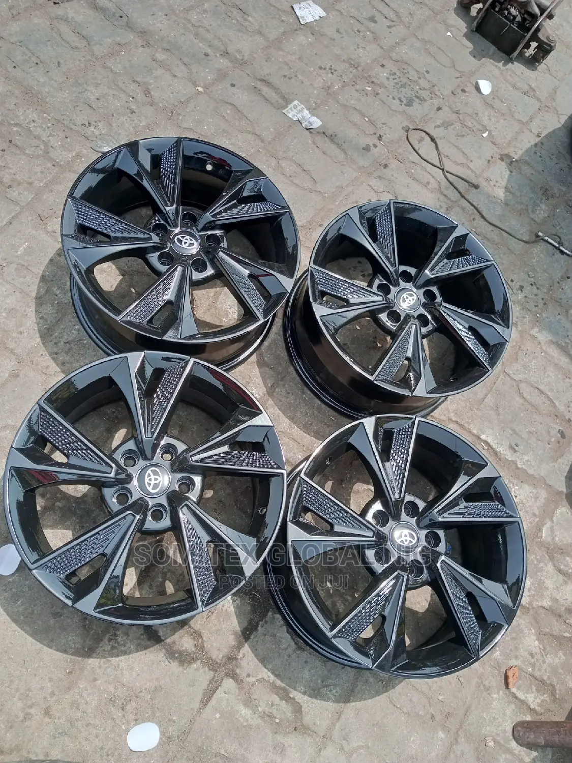 17inch Alloyed Rim Black!