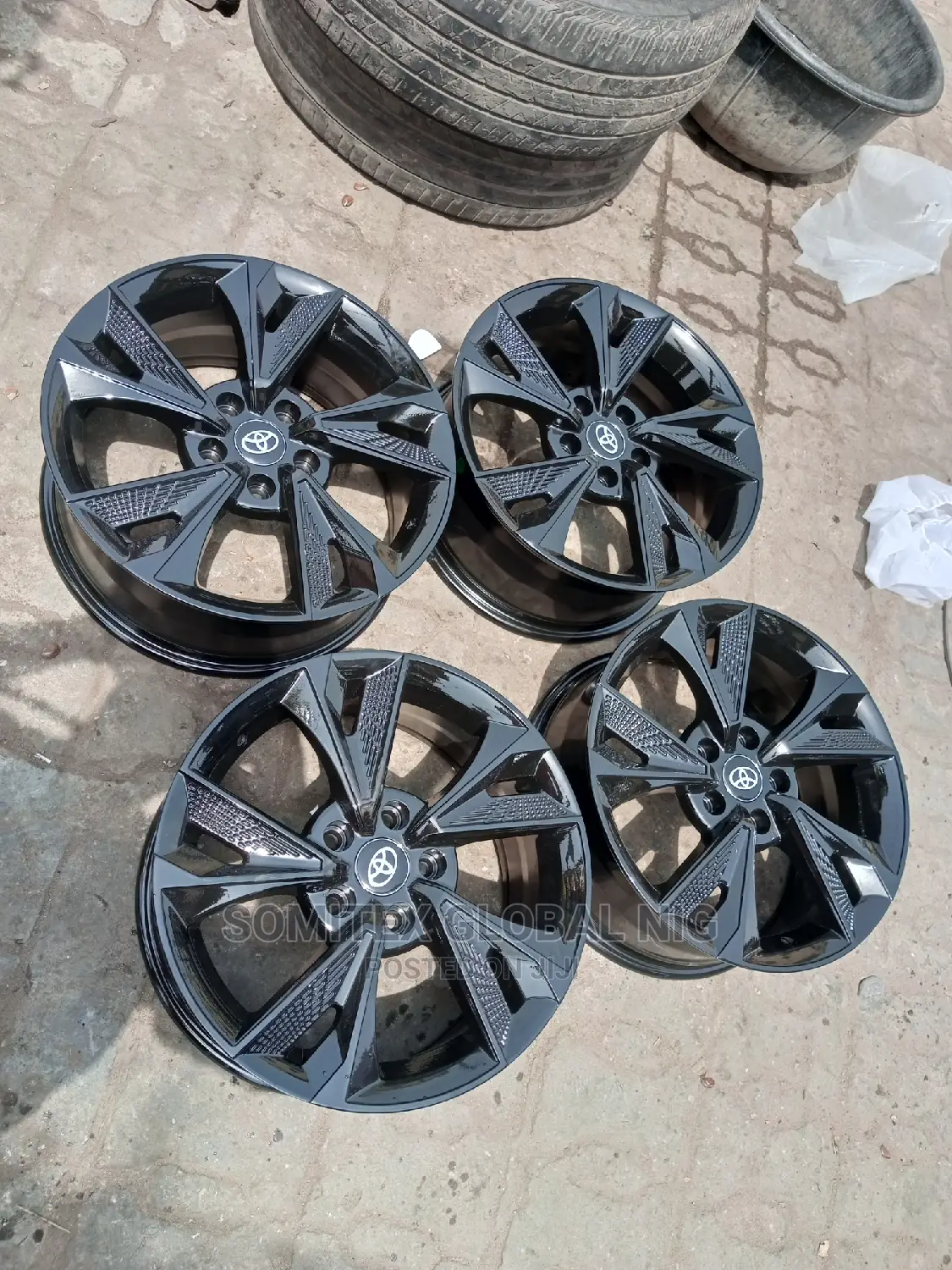 17inch Alloyed Rim Black!