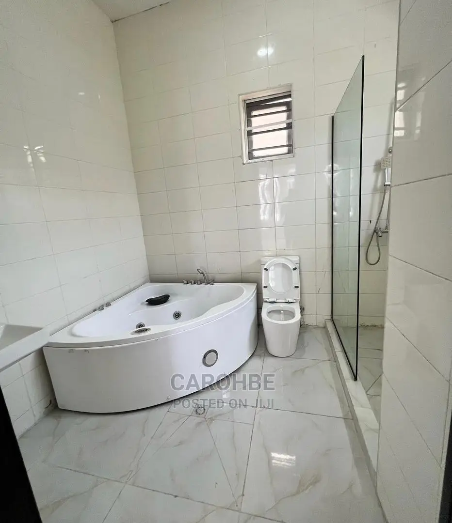 5bdrm Duplex in Chevy View, Chevron for Sale