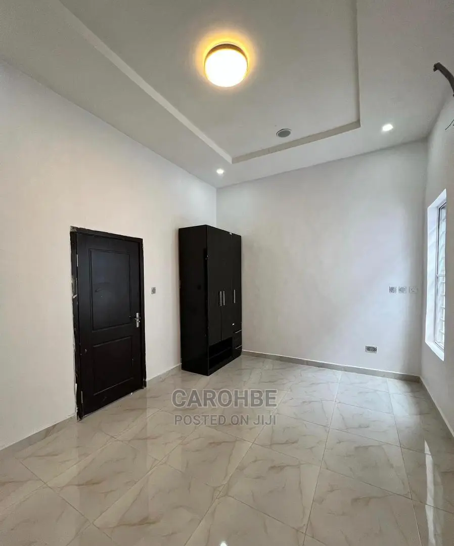 5bdrm Duplex in Chevy View, Chevron for Sale
