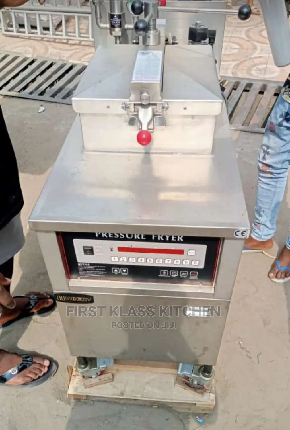 Industrial Pressure Fryer Standing