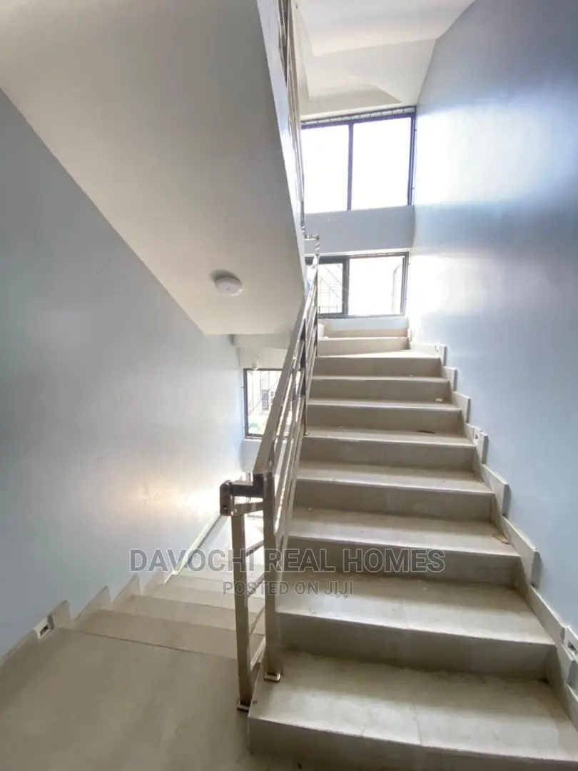 3bdrm Apartment in Lekki Phase 1 for Sale