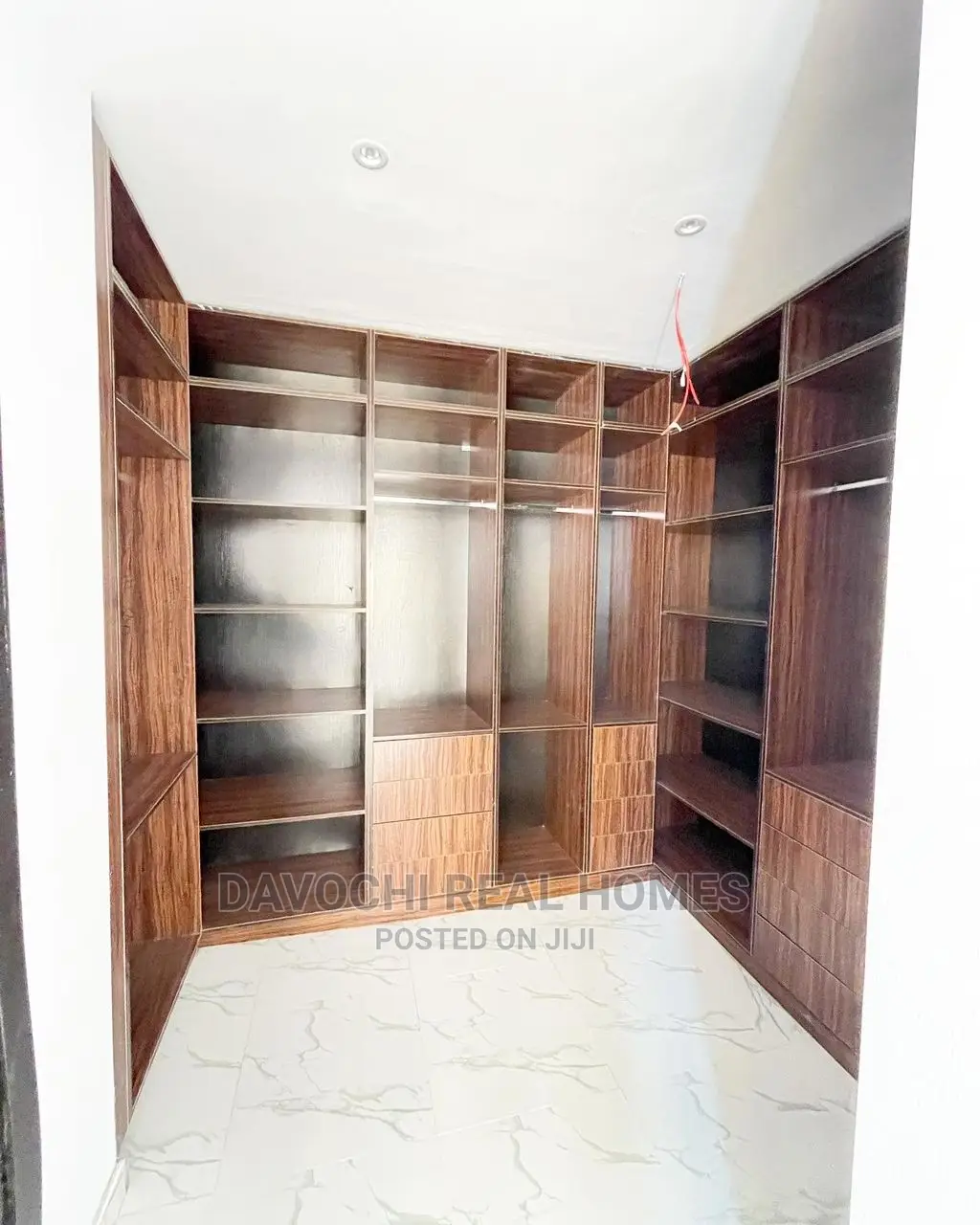 5bdrm Duplex in Chevron Estate, Lekki for Sale