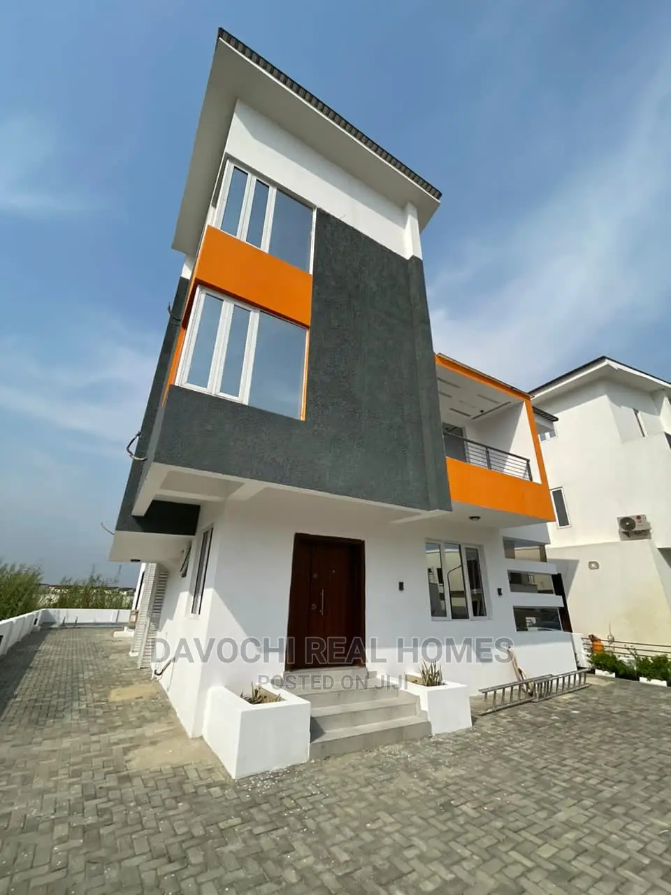 5bdrm Duplex in Chevron Estate, Lekki for Sale