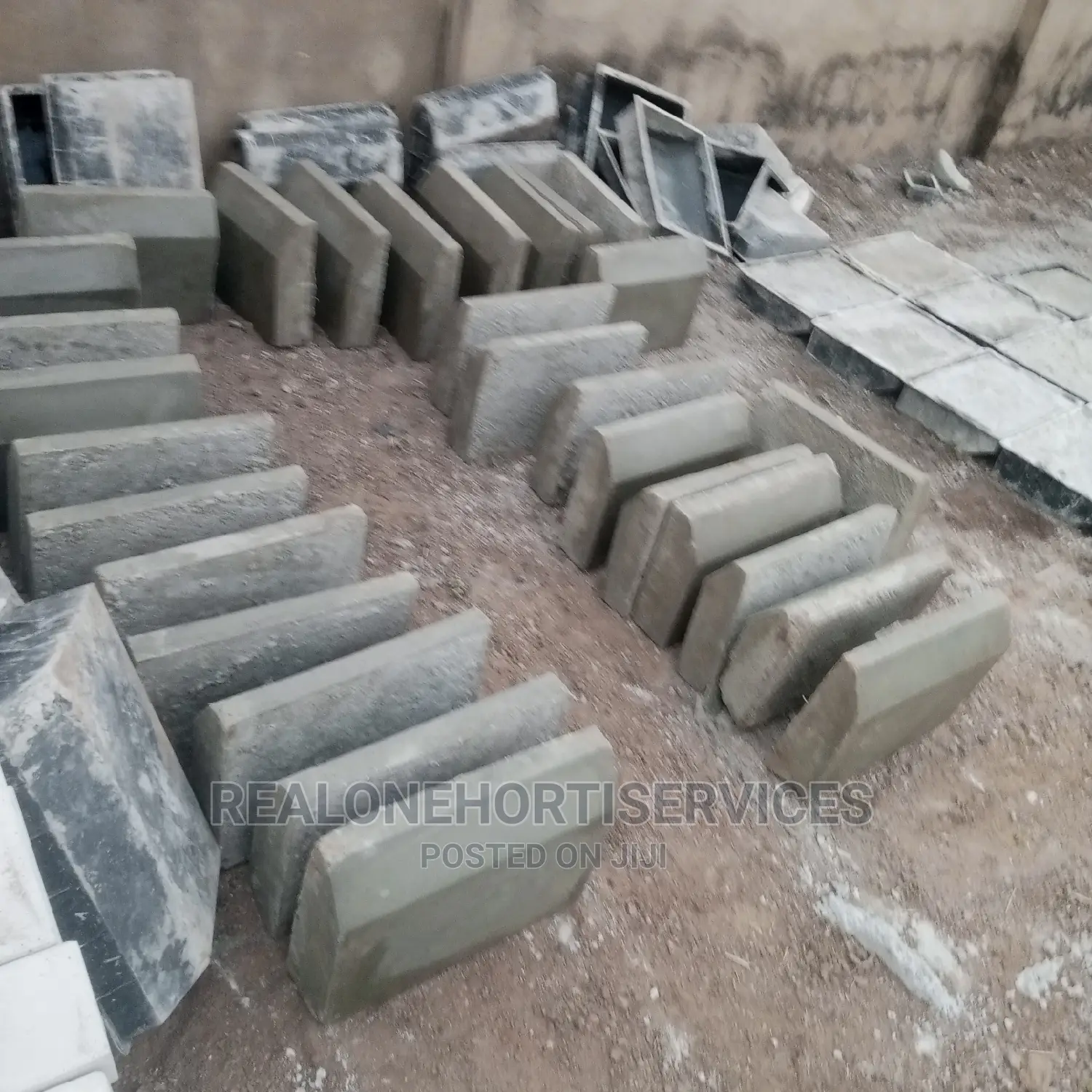 Kerbs for Walkway, Driveway and Building Hedges