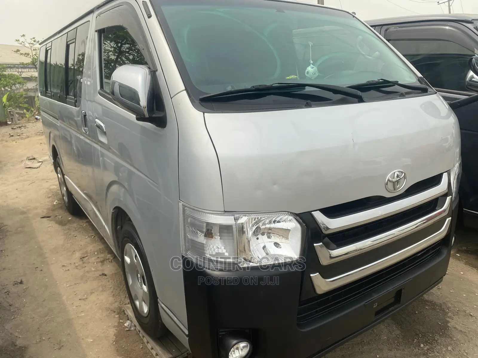 Toyota HiAce 2012 Silver