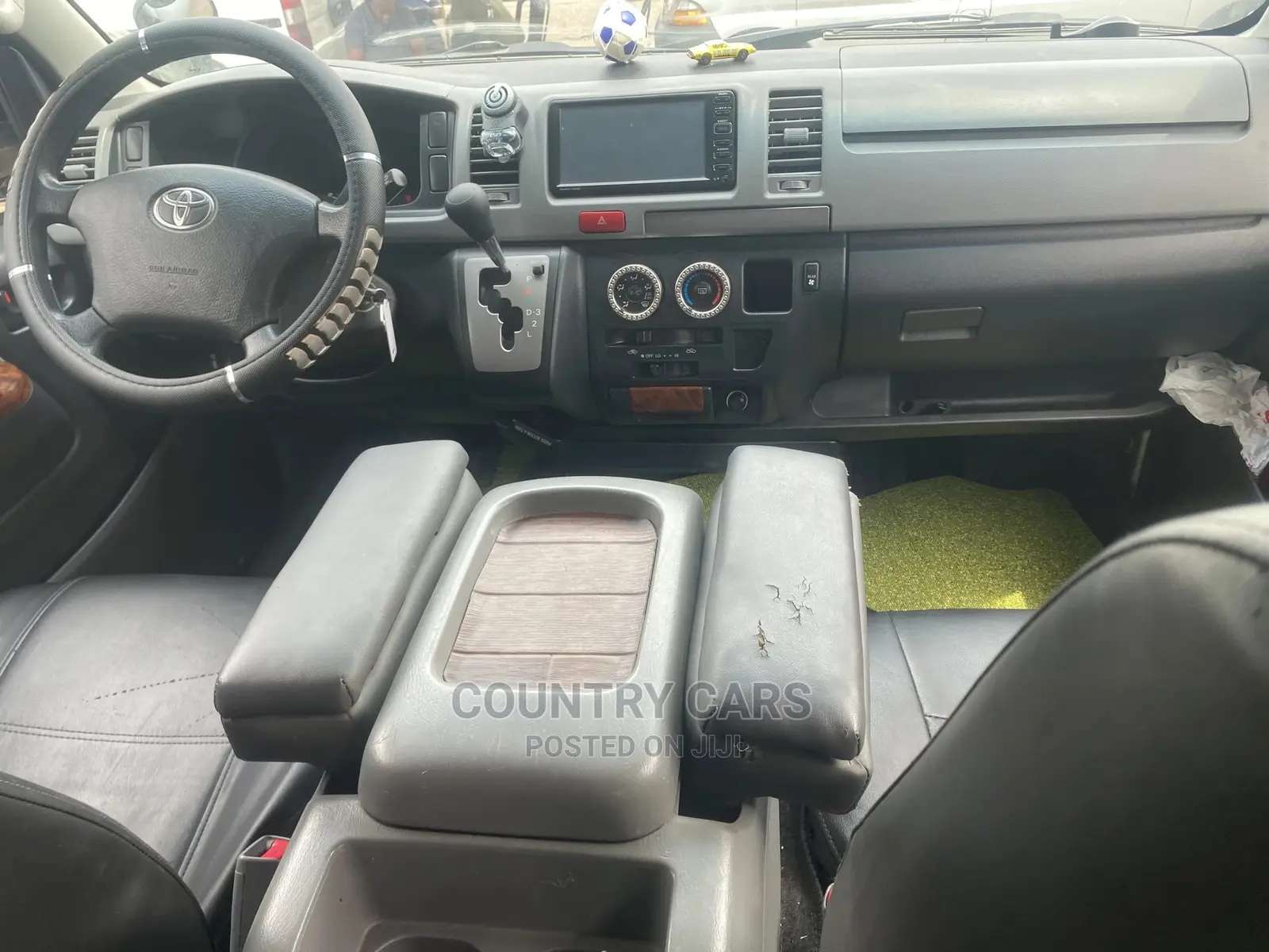 Toyota HiAce 2012 Silver
