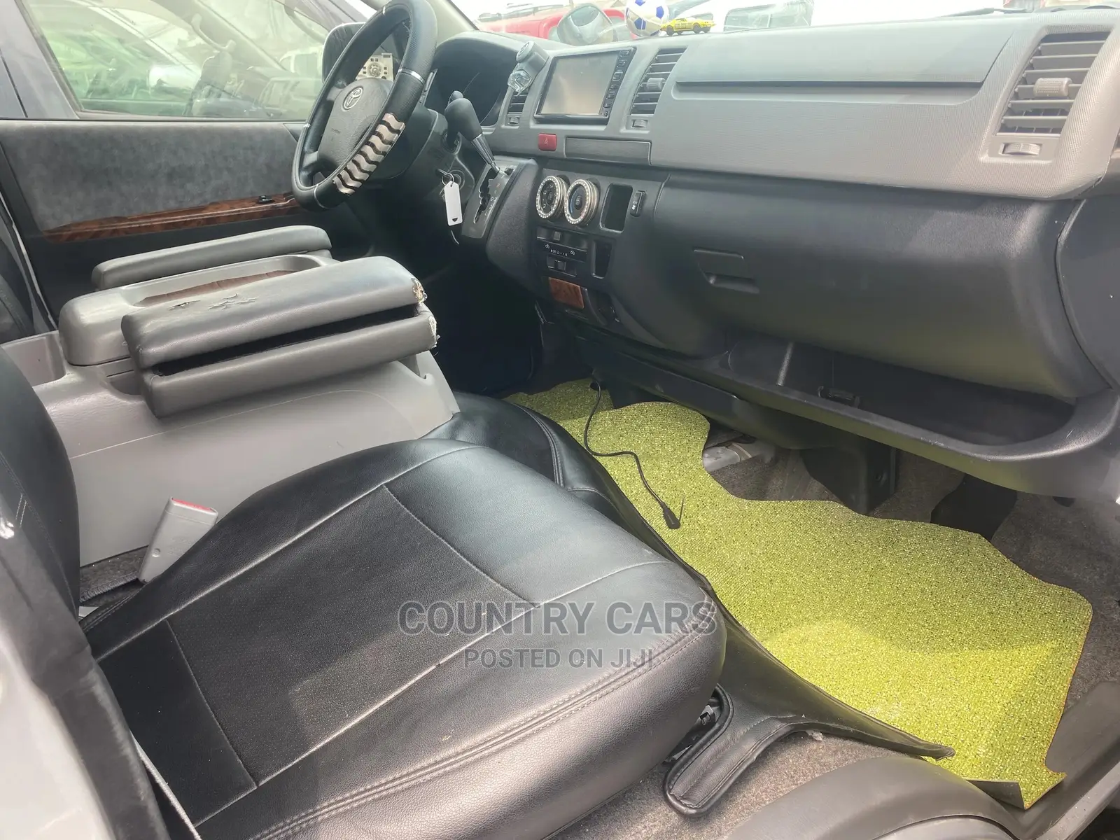 Toyota HiAce 2012 Silver