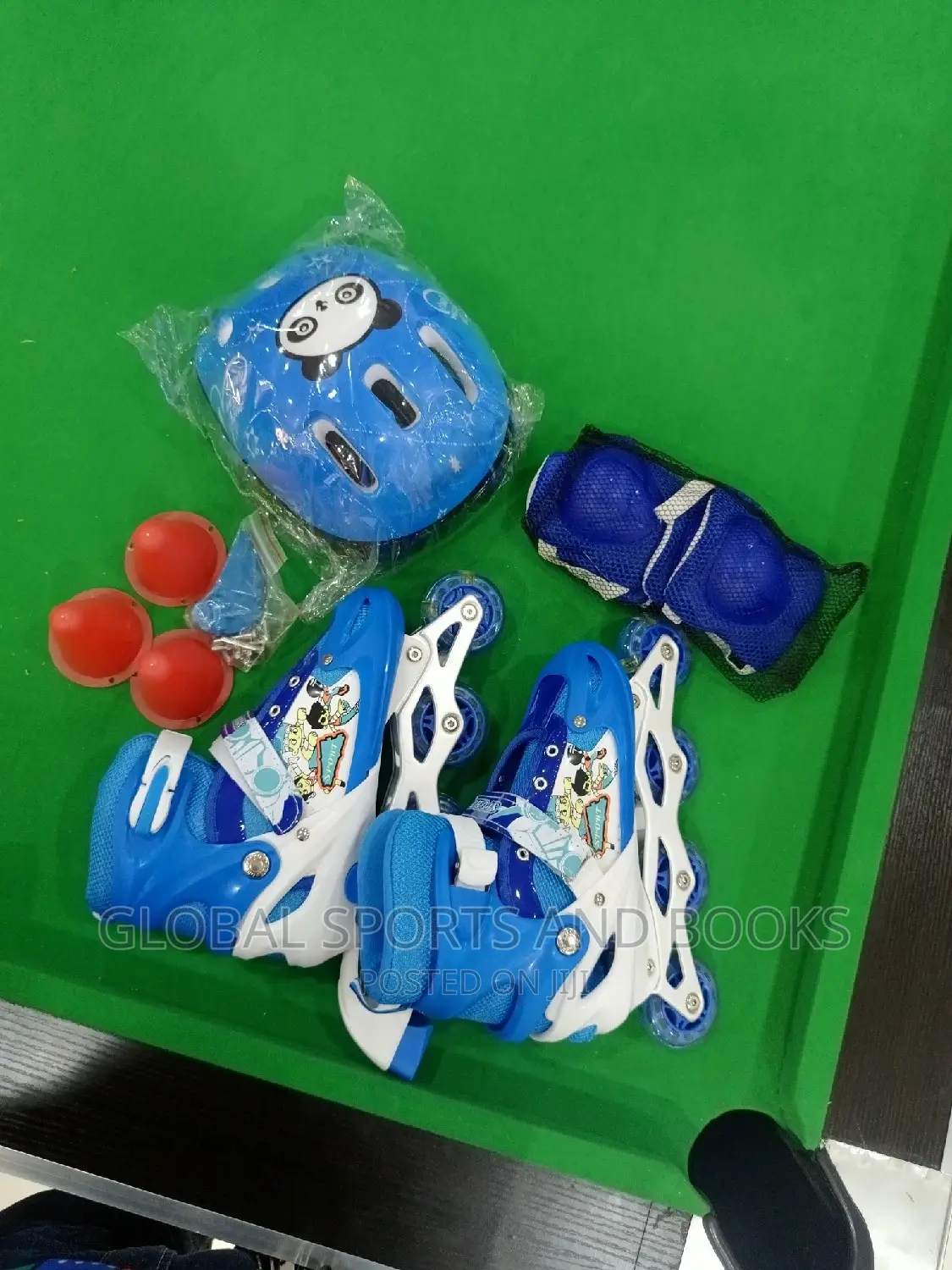 Skateshoe With Complete Accessories, Helmet,Elbow Knee Gear