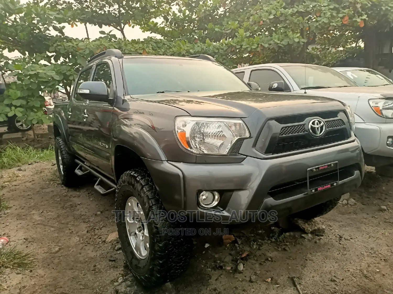 Toyota Tacoma V6 4dr Access Cab 4WD 6.1 ft. SB (4.0L 6cyl 5A) 2015 Gray