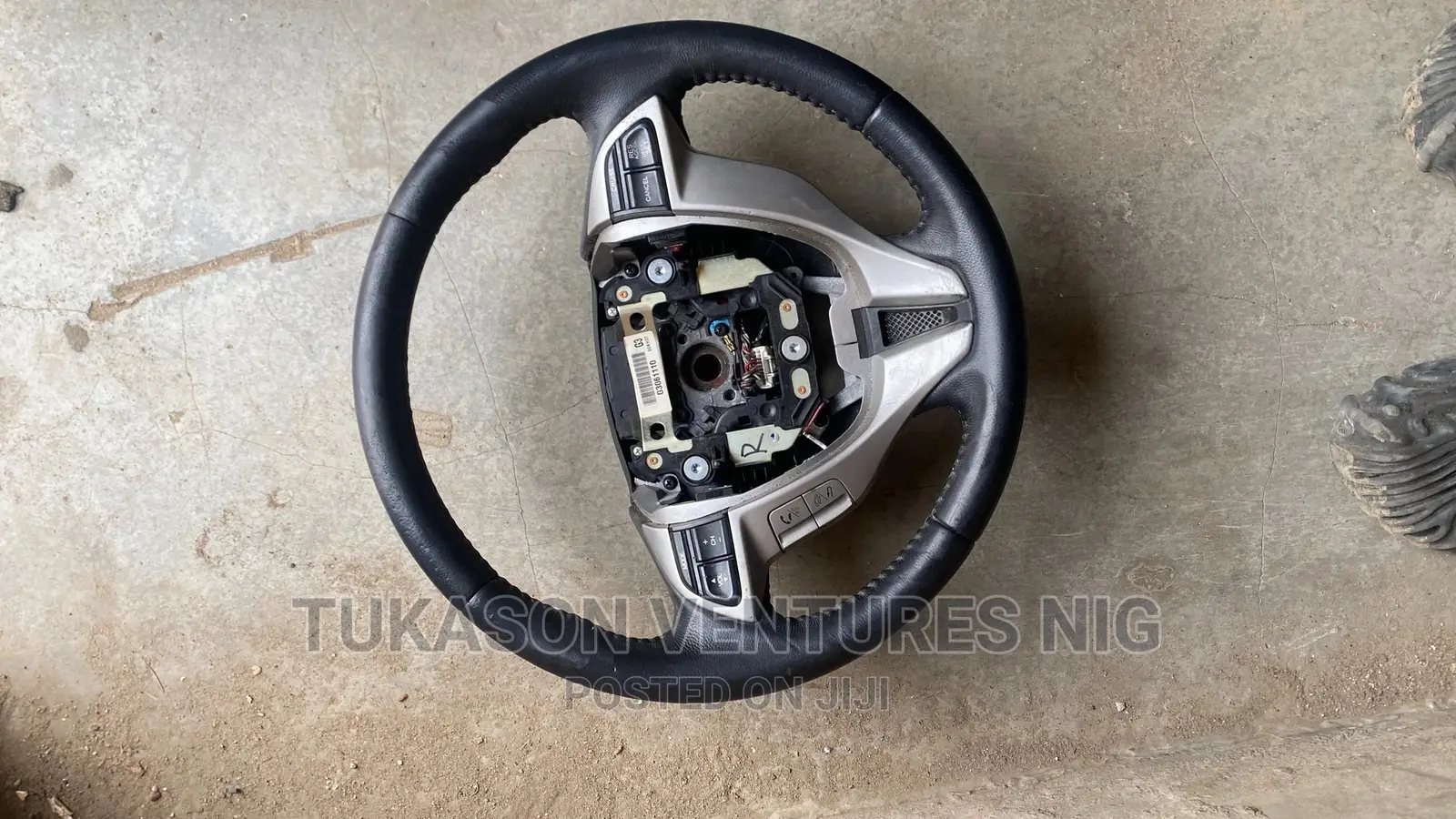 Steering Wheel and Airbag 2010 Honda Crosstour