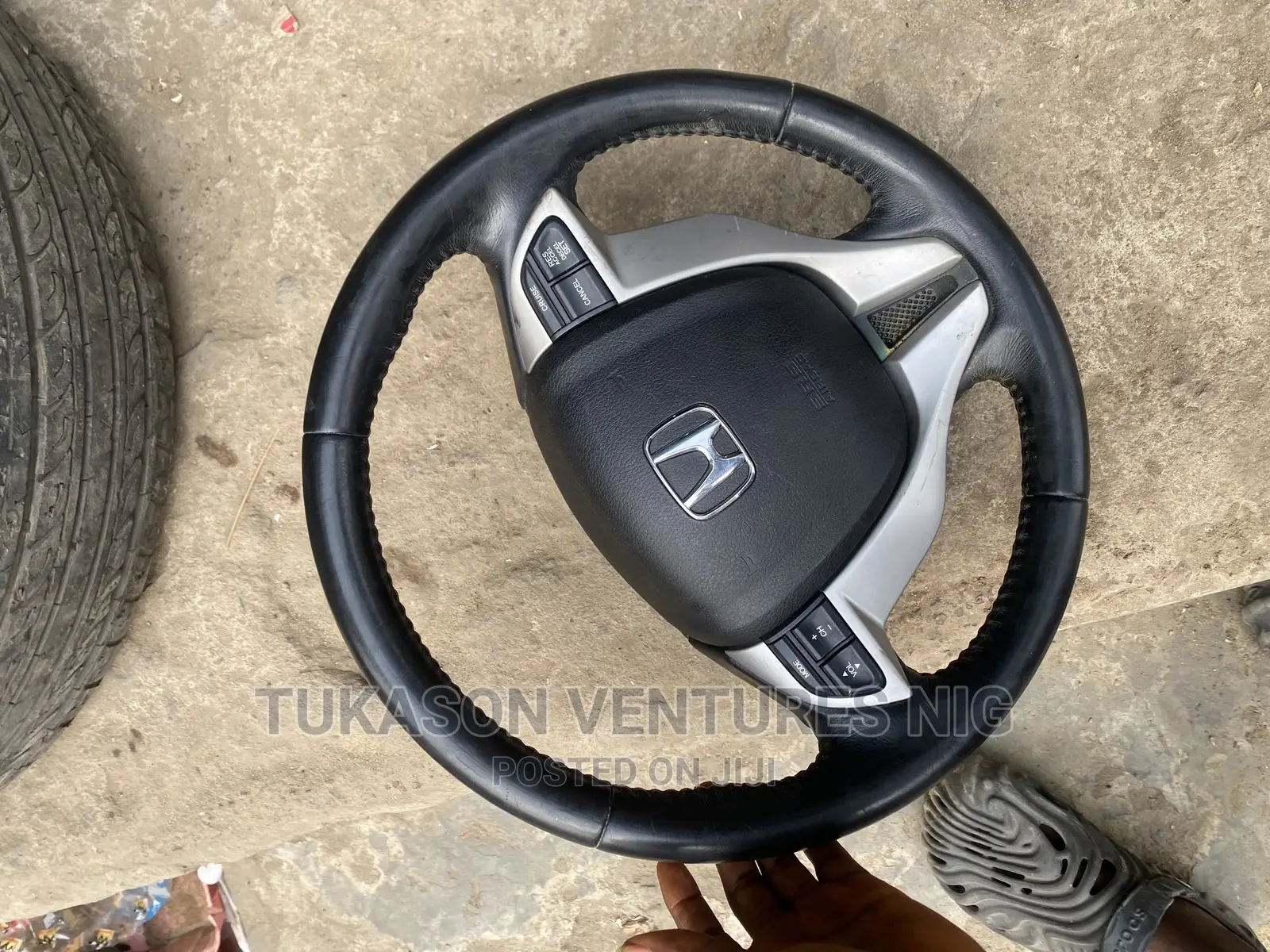 Steering Wheel and Airbag 2010 Honda Crosstour
