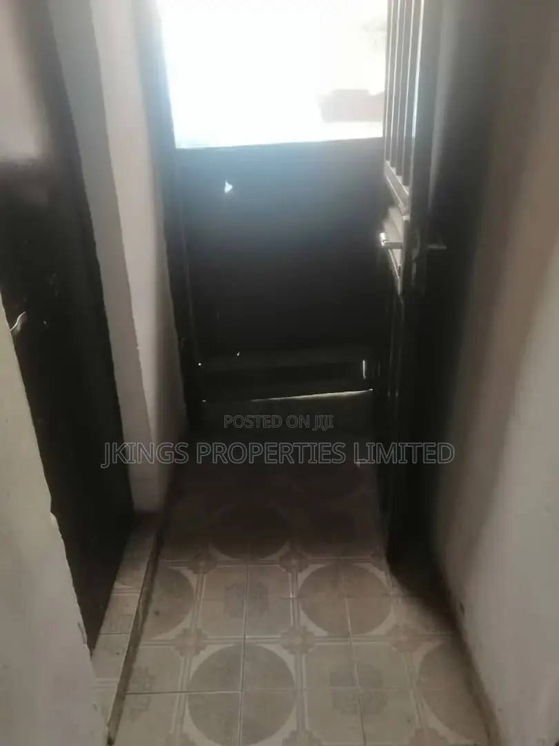 Studio Apartment in Lawanson for rent