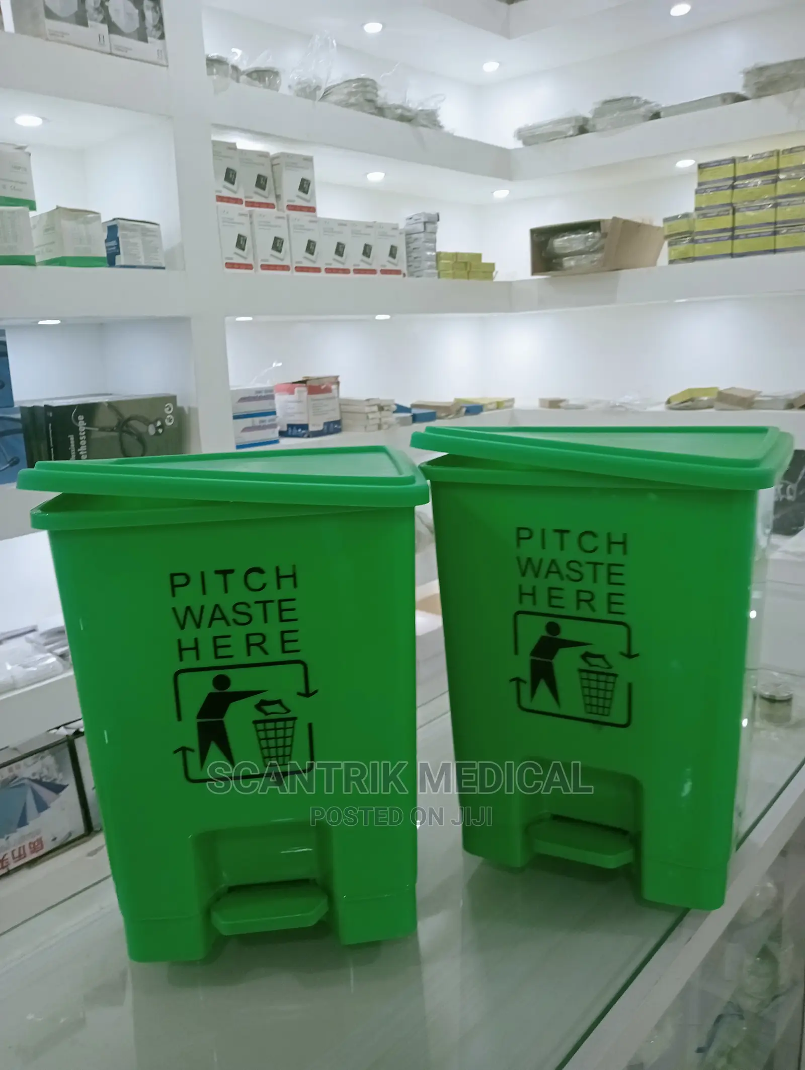 Plastic 10 Liter Indoor Trash Can Dust Bin With Swing Lid