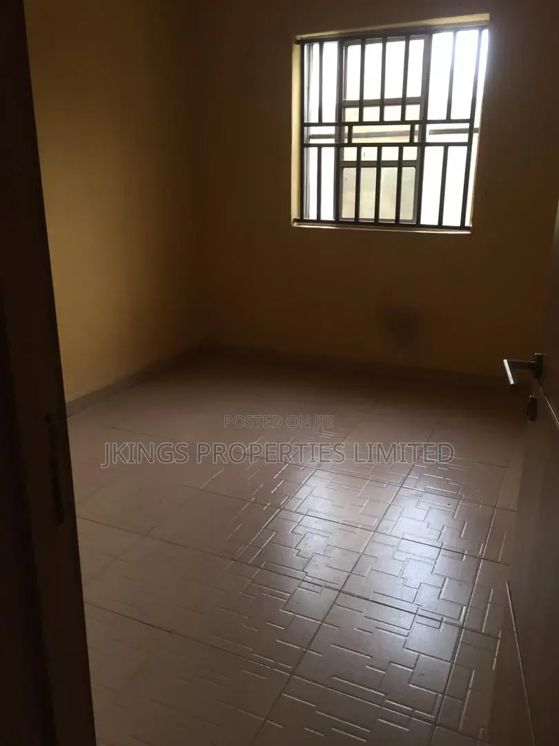 Mini Flat in Akoka for rent