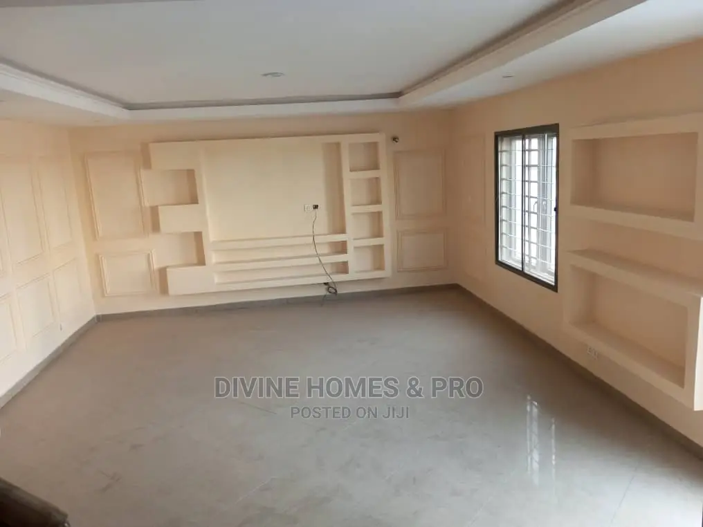 4bdrm Duplex in Life Camp for sale