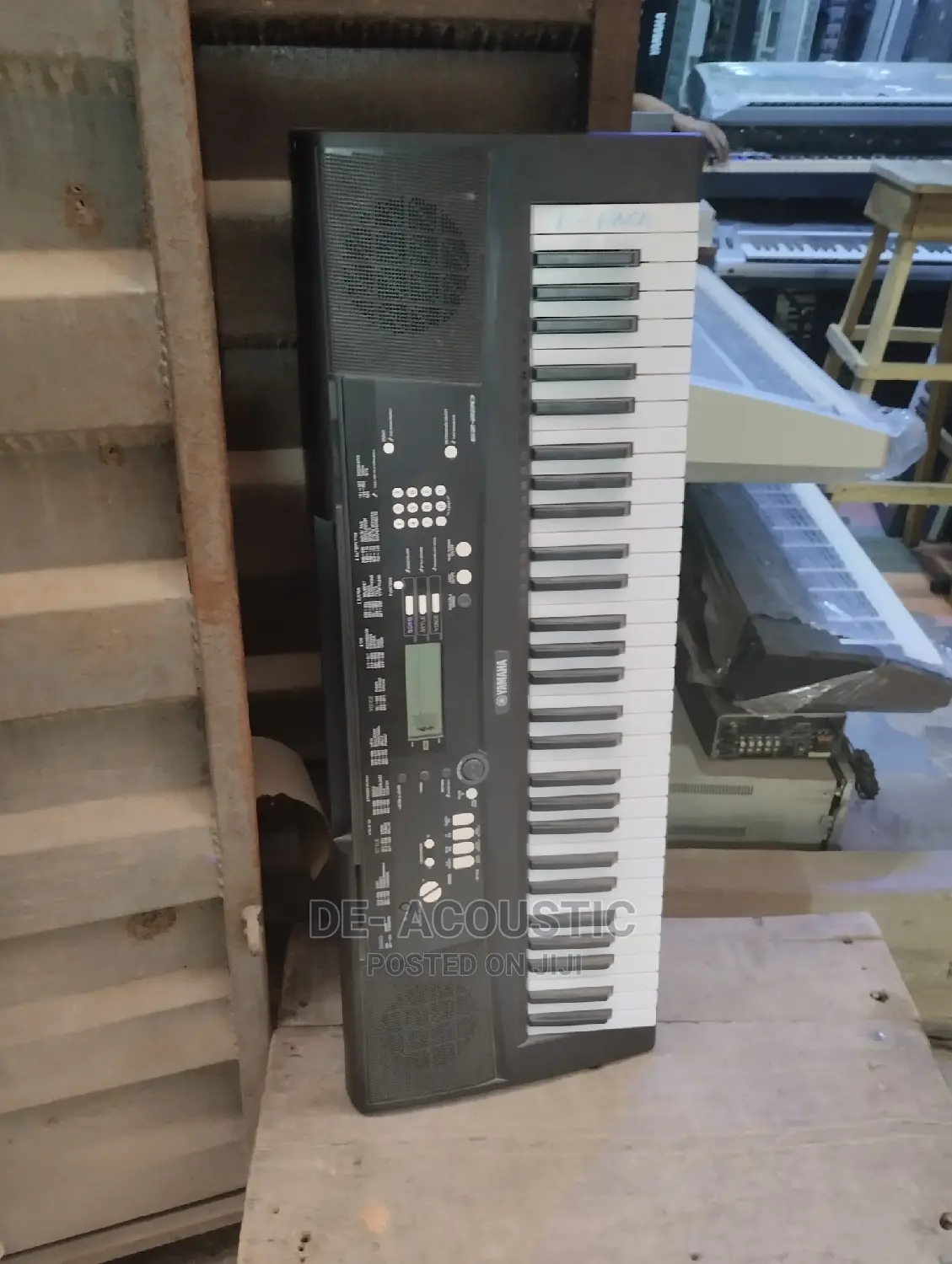 Yamaha EZ220MM EZ Series 61-Key Portable Keyboard