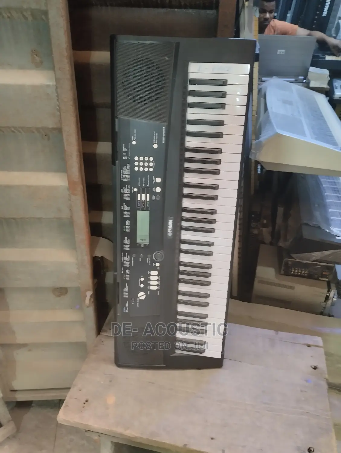 Yamaha EZ220MM EZ Series 61-Key Portable Keyboard