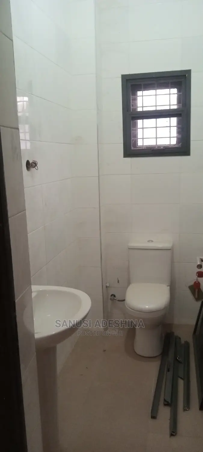 2bdrm Block of Flats in Jahi By Gilmore for sale