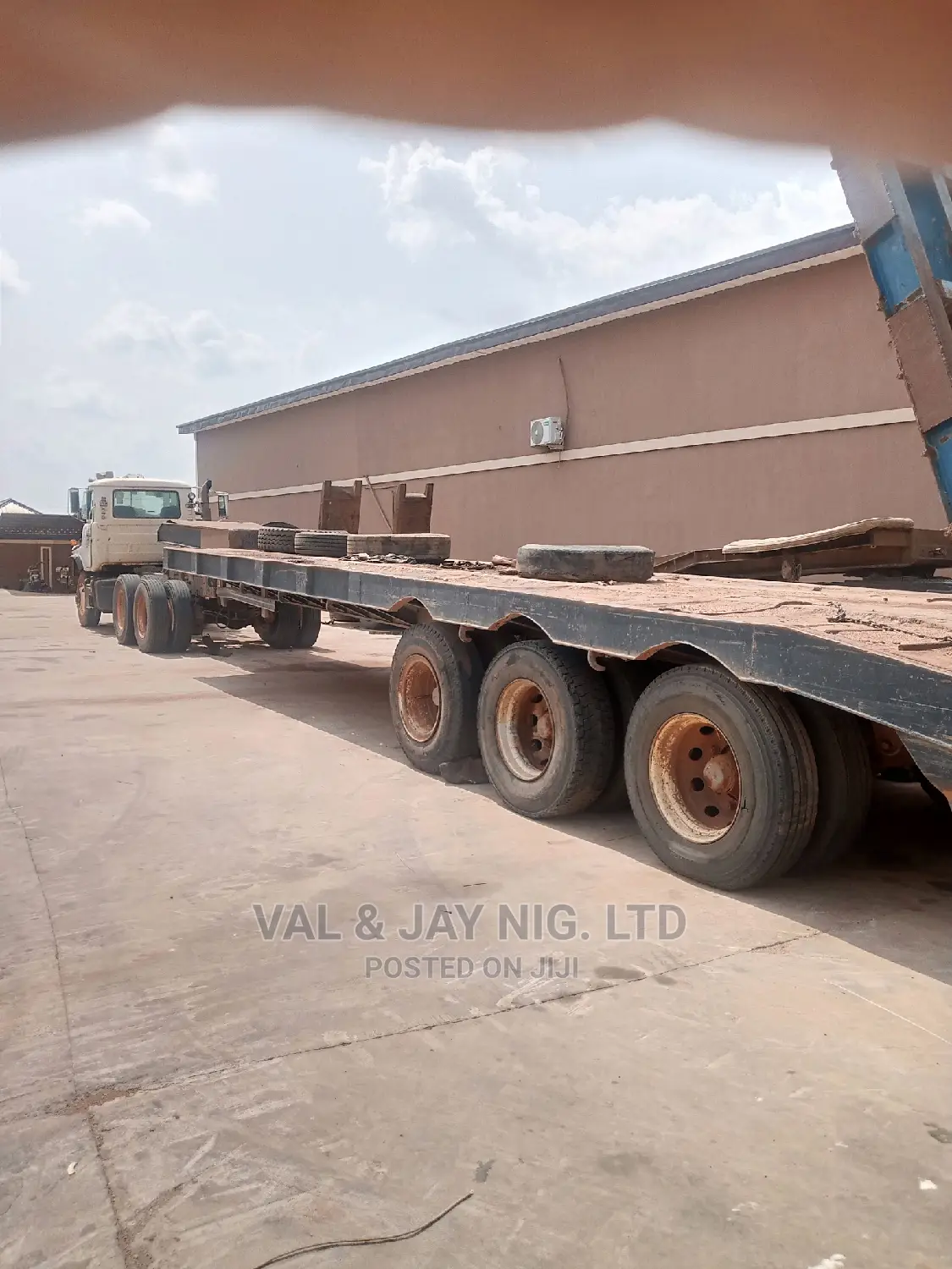 140 Tons Triple Axle Lowbed Back and Head - Blue Color
