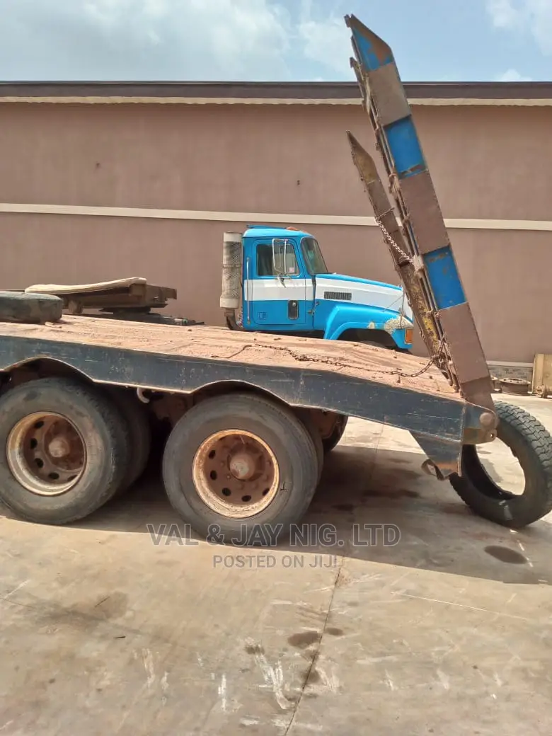 140 Tons Triple Axle Lowbed Back and Head - Blue Color