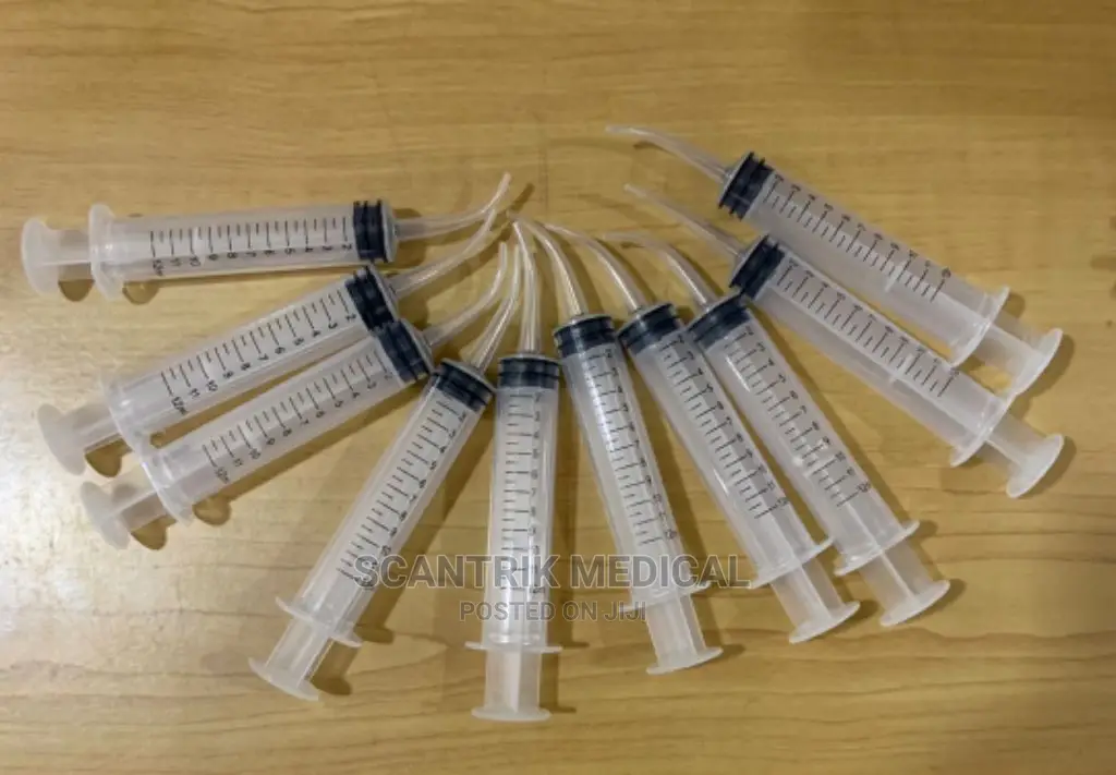 Portable Dental Irrigation Syringe With Curved Tip