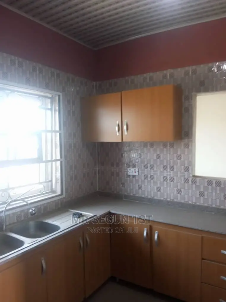 2bdrm Bungalow in Atere Estate Off for rent