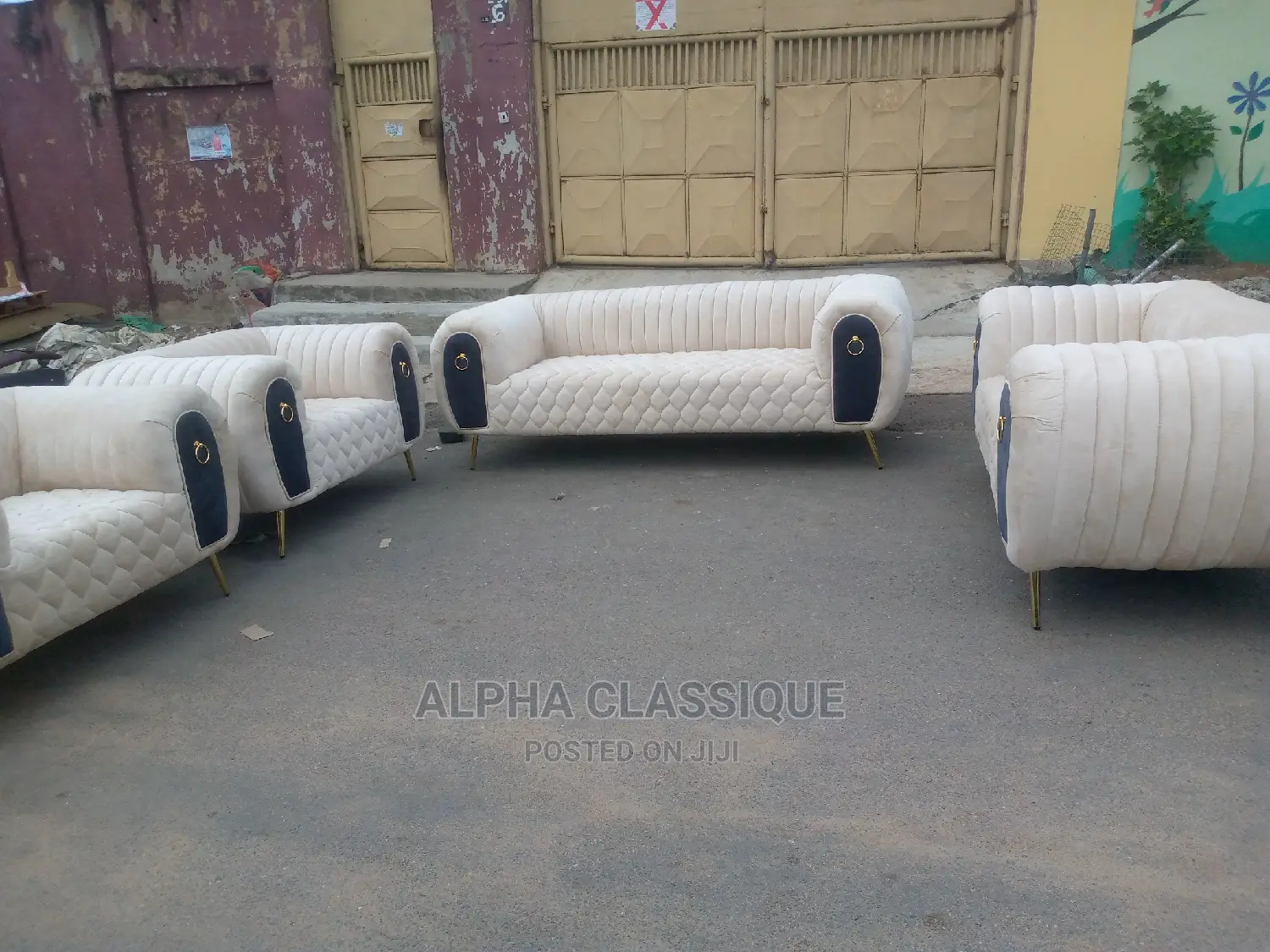 Classique Top Notch Sofa