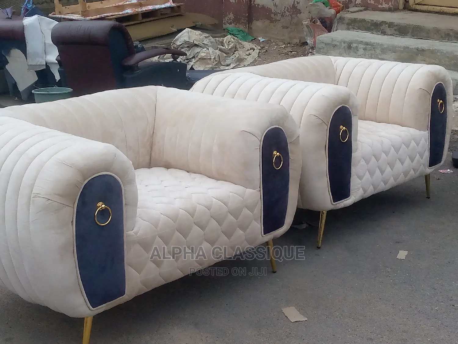 Classique Top Notch Sofa