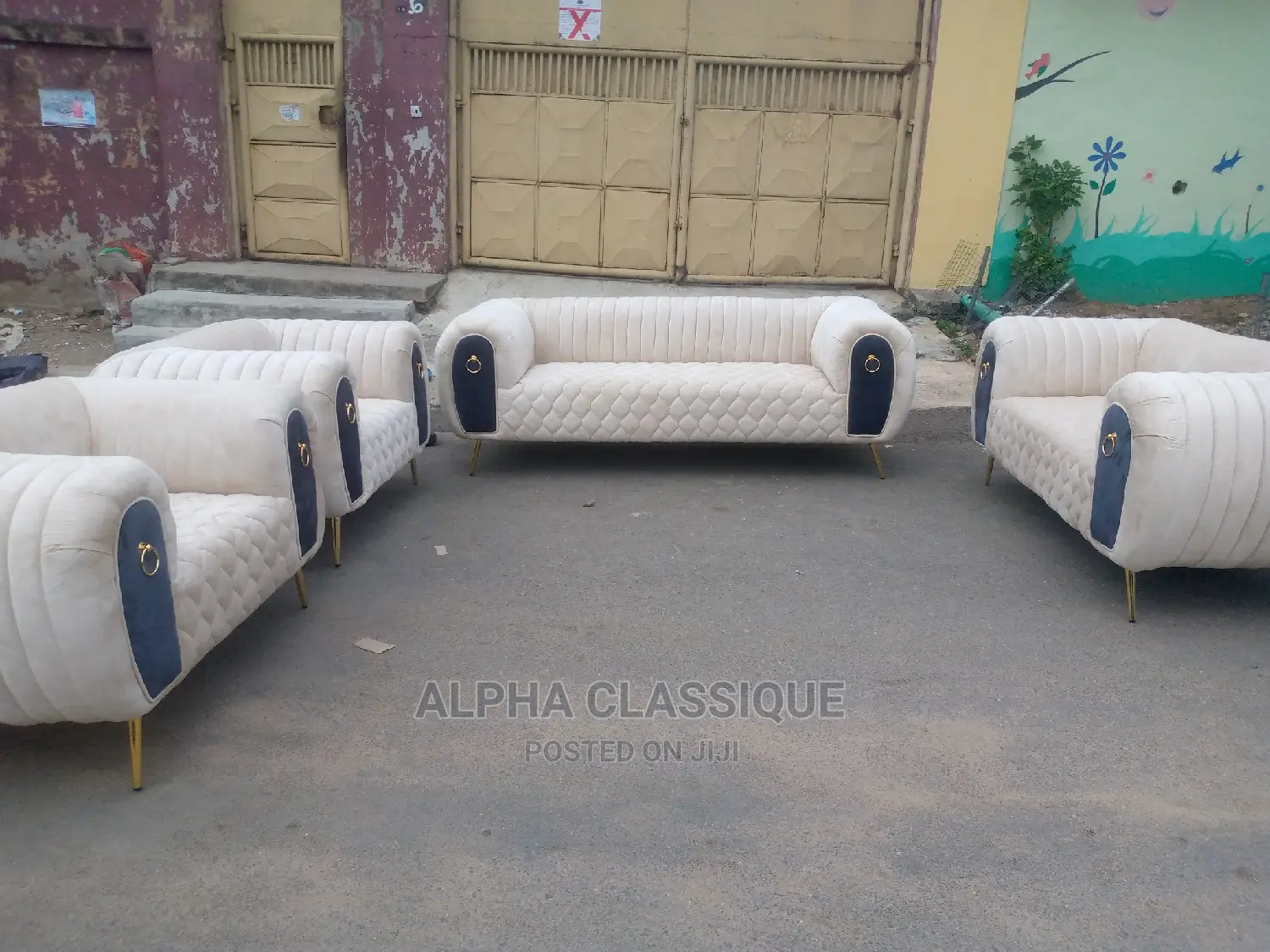 Classique Top Notch Sofa