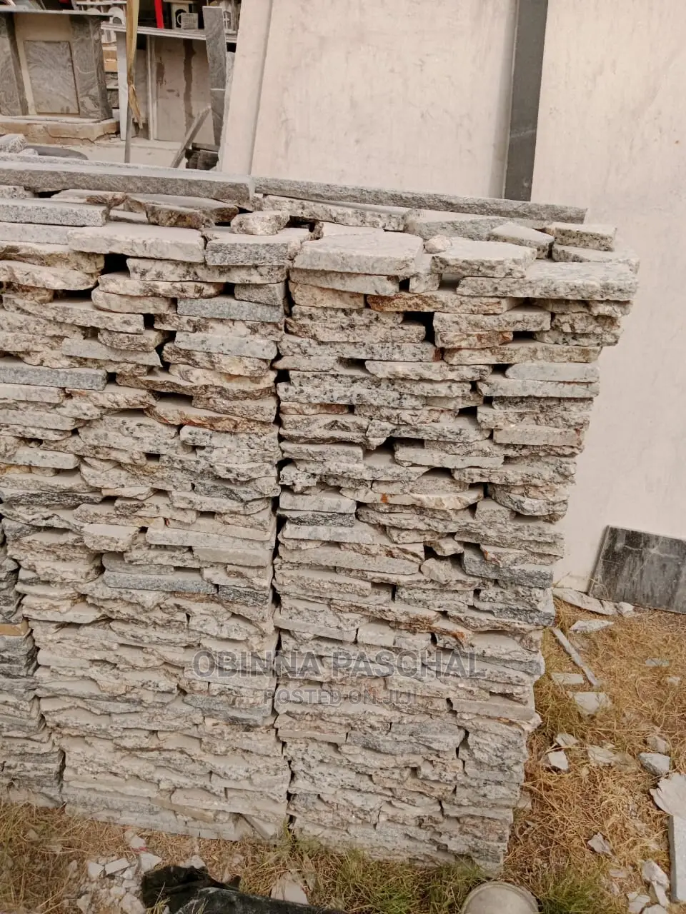Granites for Pillers and Walls It Is Sold in Paliate