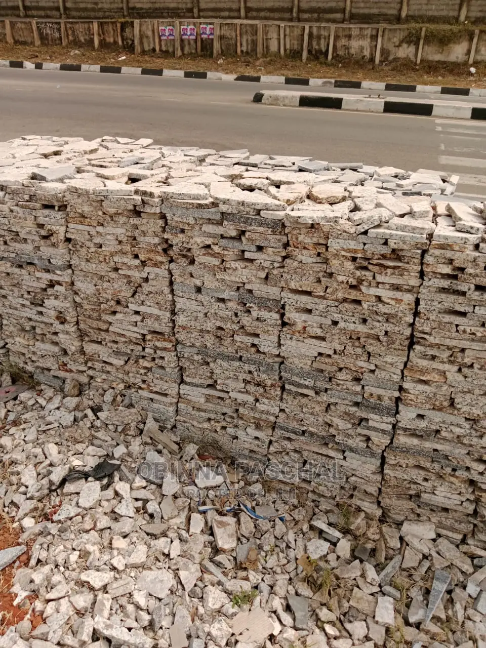 Granites for Pillers and Walls It Is Sold in Paliate