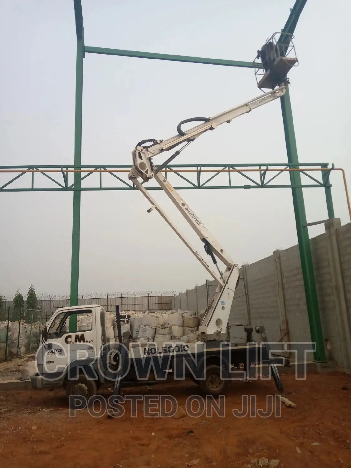 Motorized Manlift for Hire