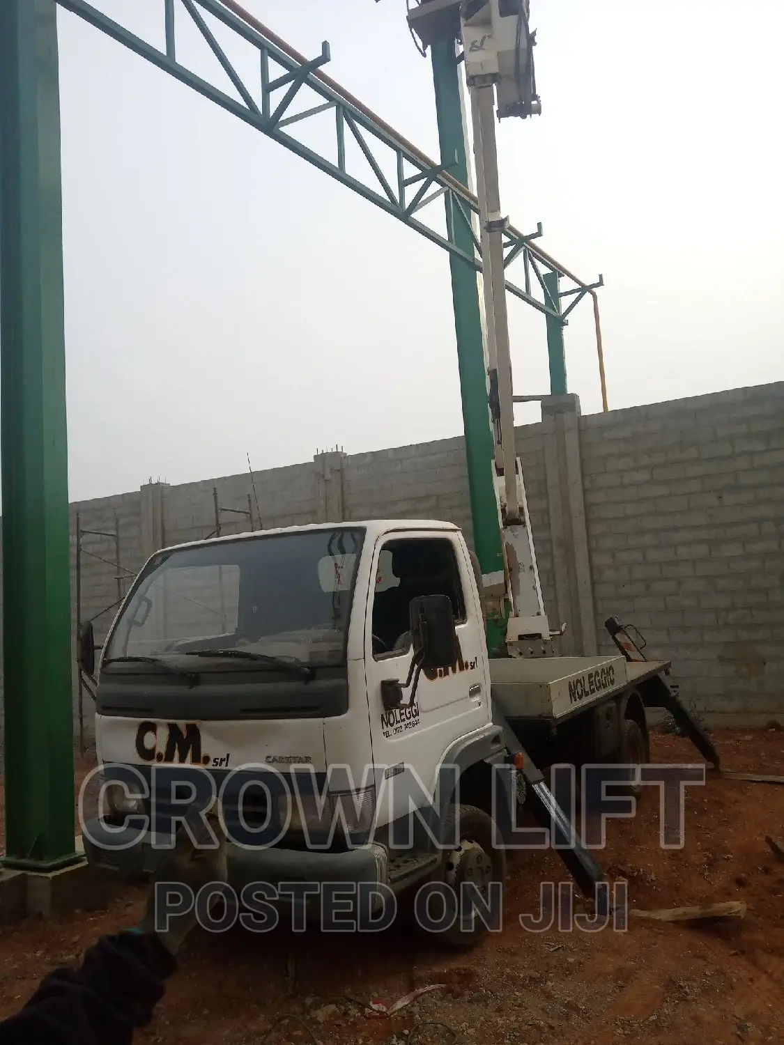 Motorized Manlift for Hire