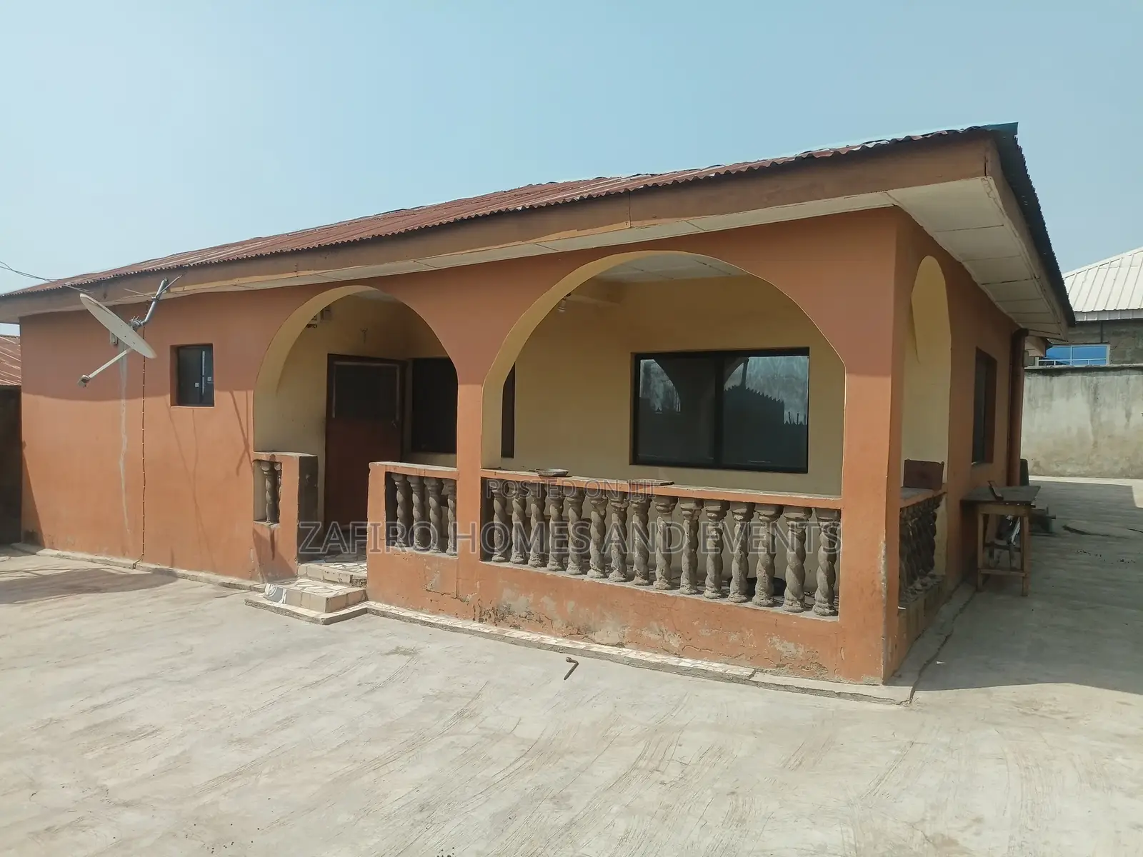 3bdrm Bungalow in Ife Estate, Iwo Road for sale