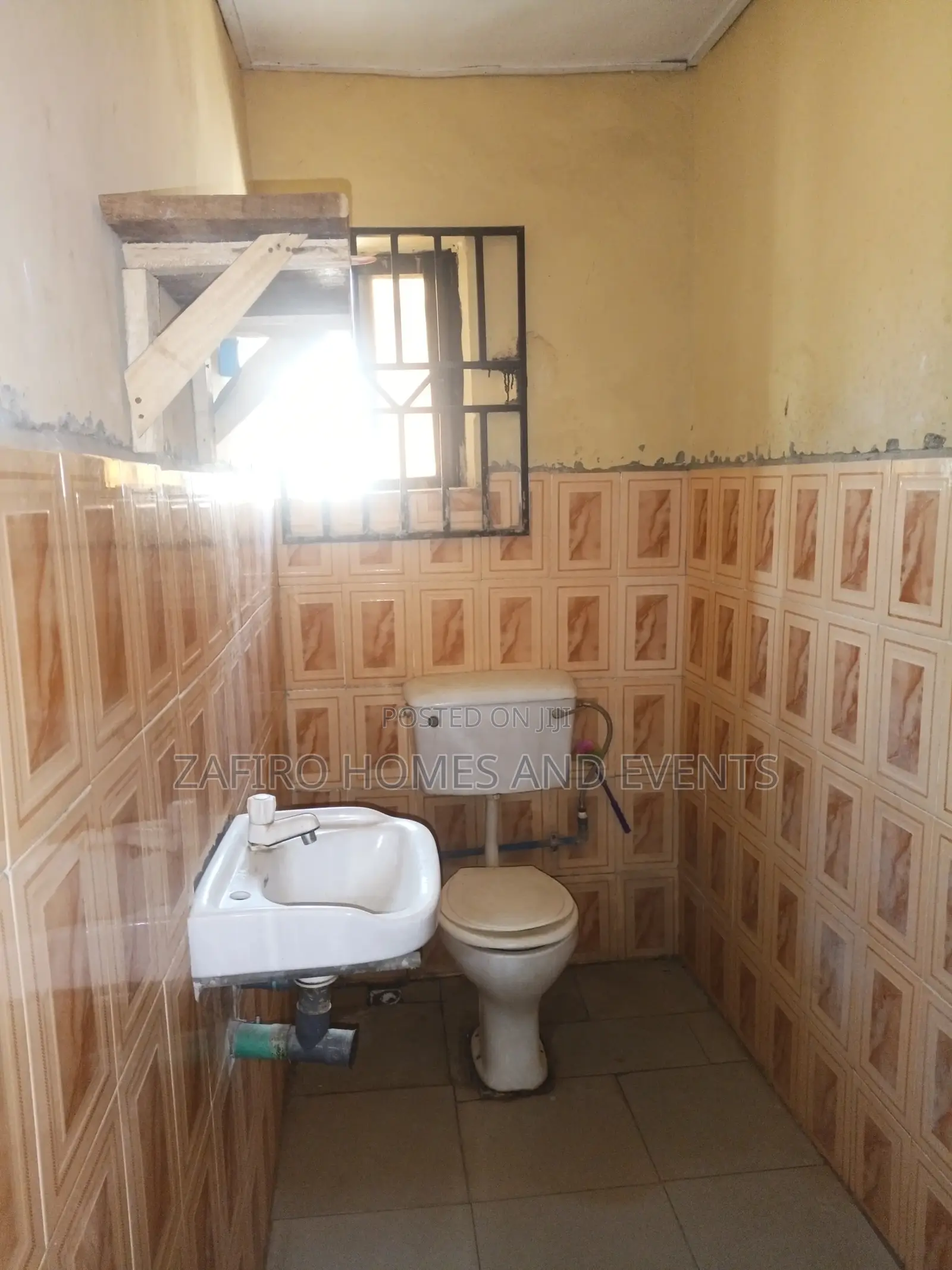 3bdrm Bungalow in Ife Estate, Iwo Road for sale