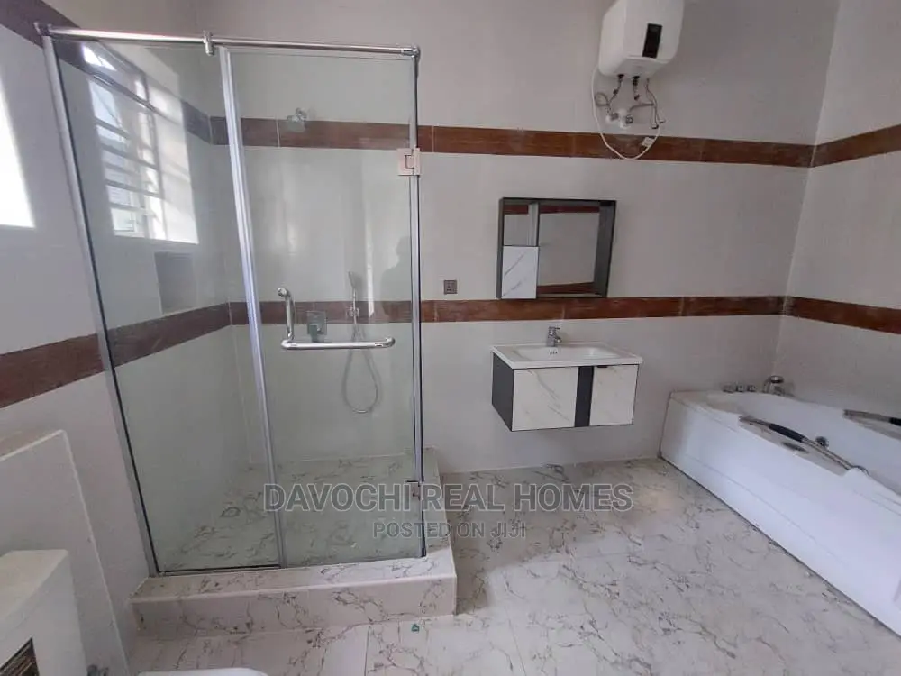 4bdrm Duplex in By Chevron Second, Lekki for rent