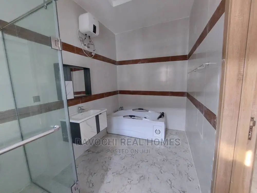 4bdrm Duplex in By Chevron Second, Lekki for rent