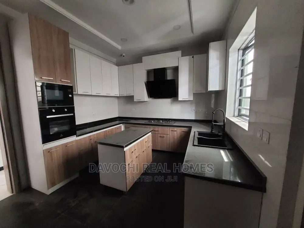 4bdrm Duplex in By Chevron Second, Lekki for rent