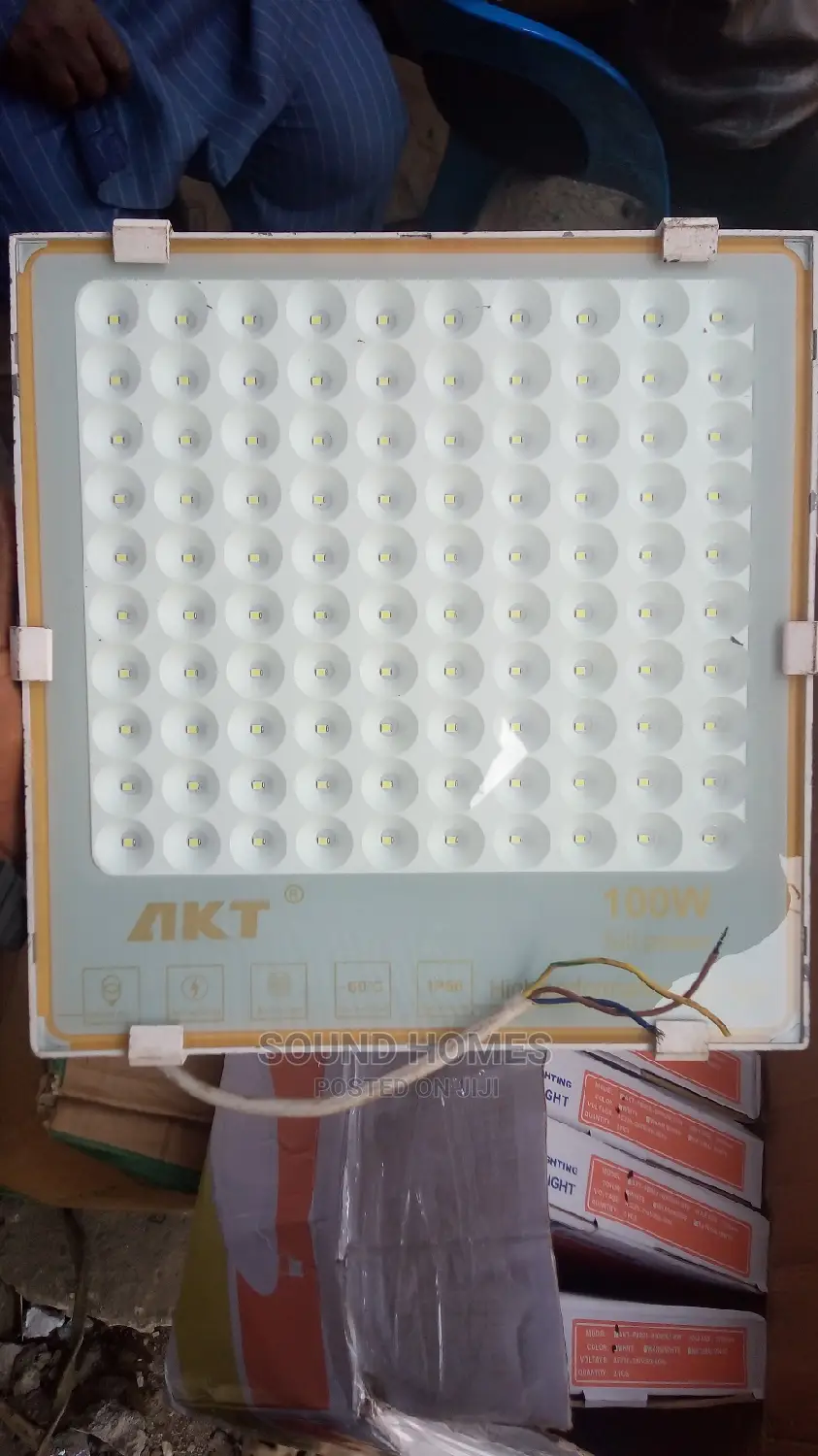 Akt Floodlight