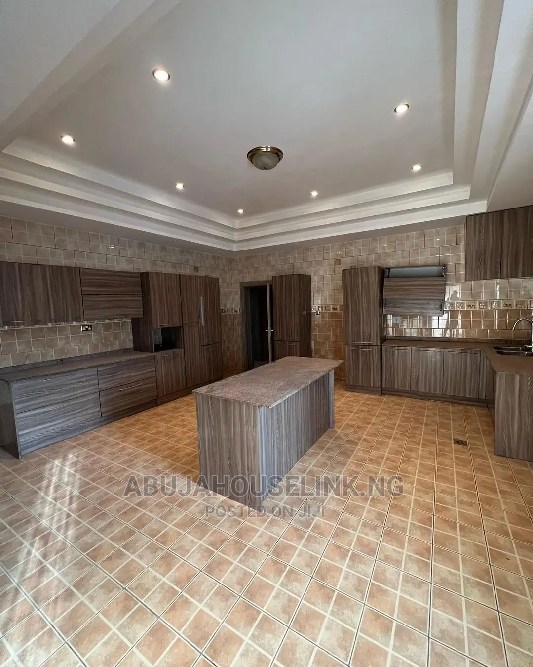 Furnished 9bdrm Mansion in Asokoro for sale