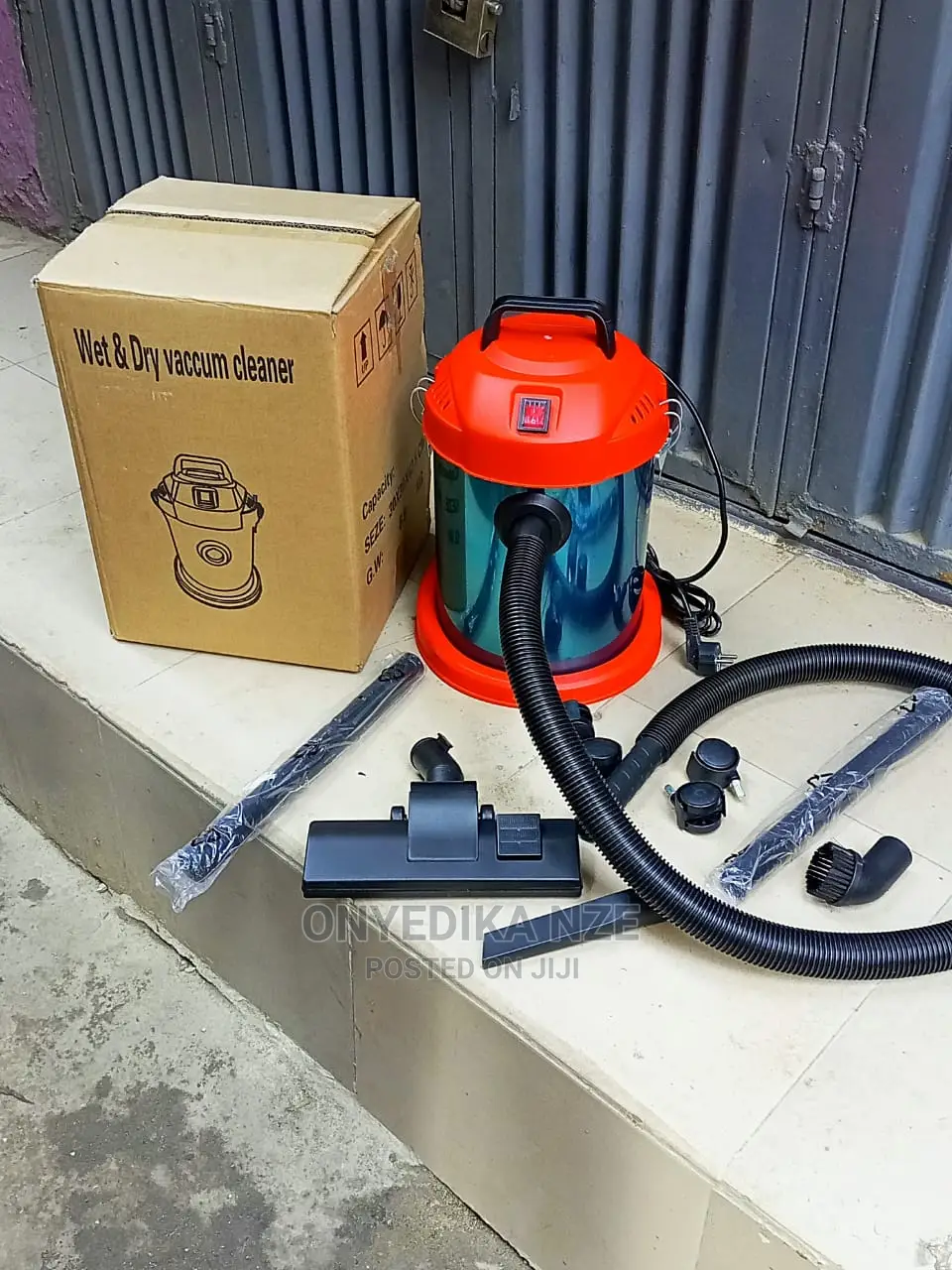 18 Litters Wet and Dry Vacuum Cleaner