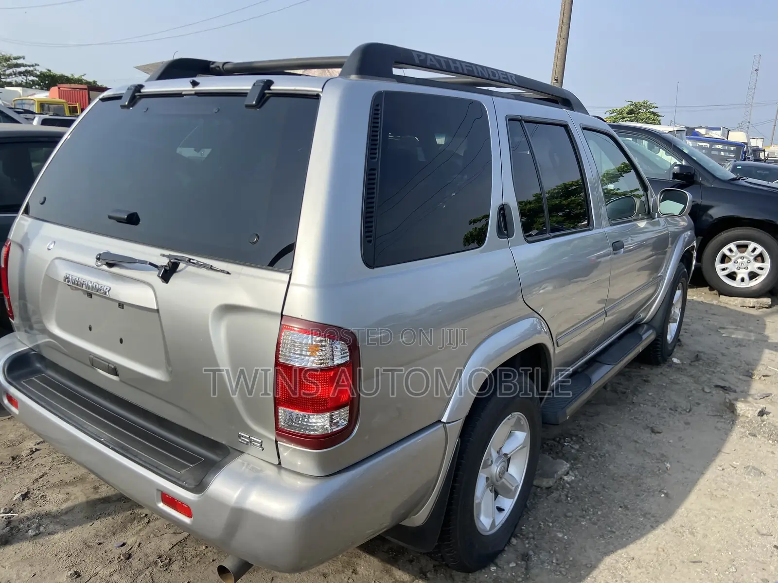 Nissan Pathfinder 2003 Silver