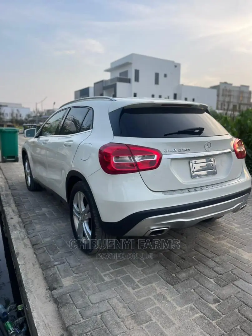 Mercedes-Benz GLA 250 2015 Gold