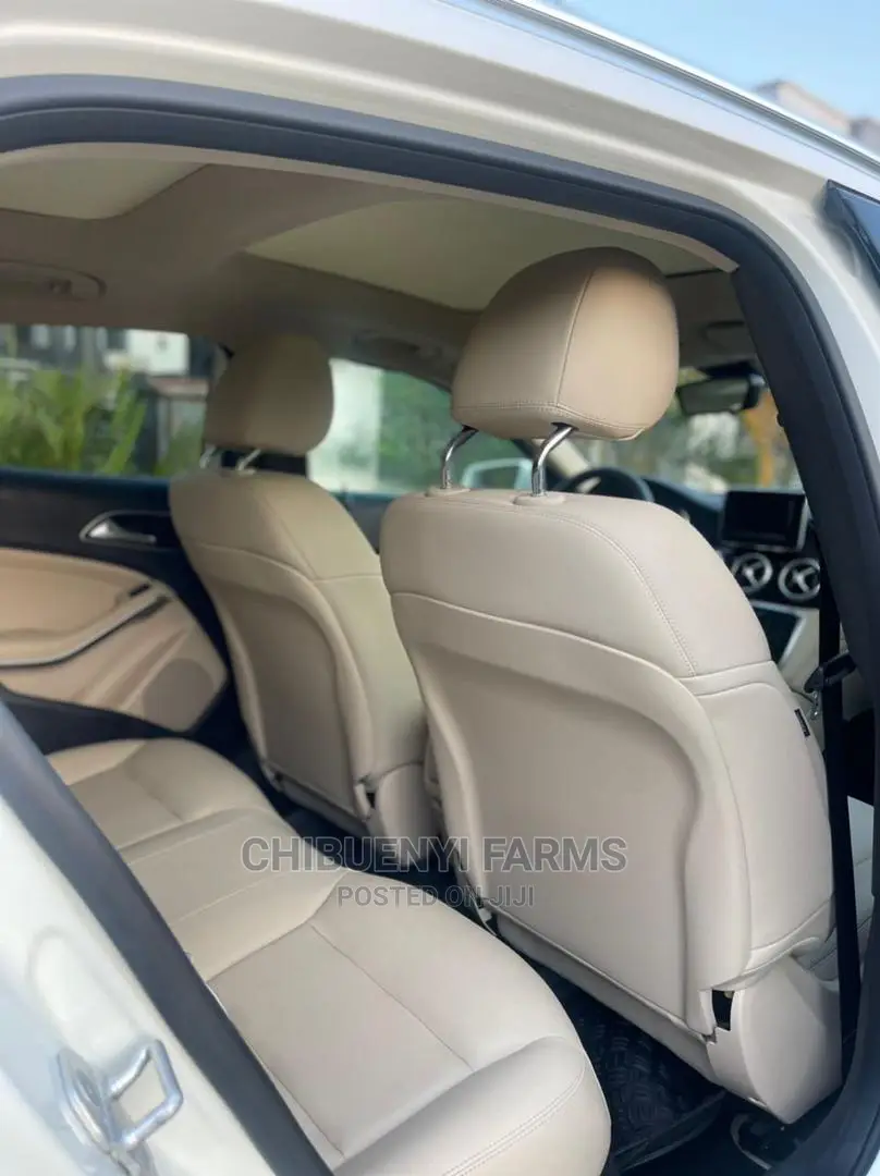 Mercedes-Benz GLA 250 2015 Gold